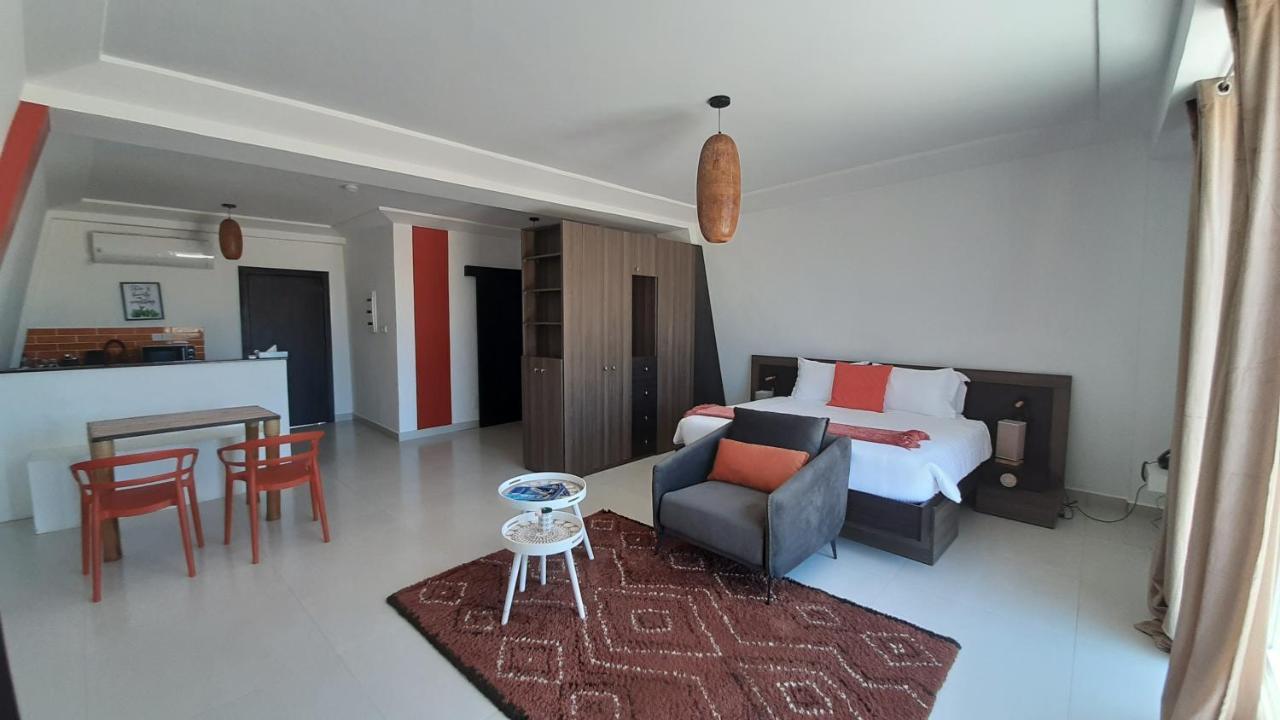 Blue Turtle Hotel Lomé Extérieur photo